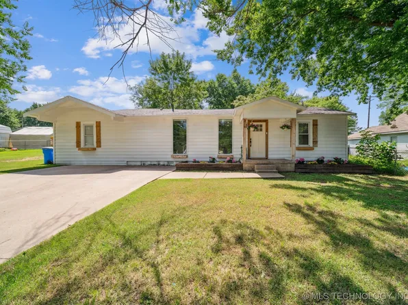 210 NW 4th St, Checotah, OK 74426