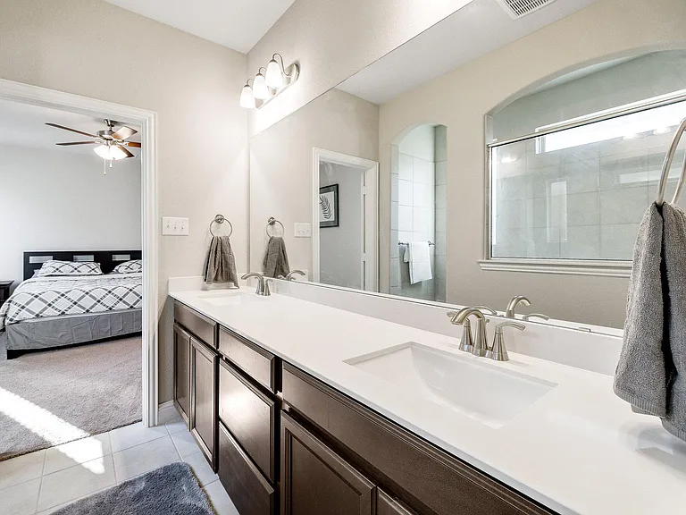 2072 Olivereta Dr — Photo 7