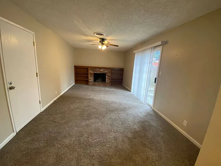 1602 Oak Chase Ct — Photo 4