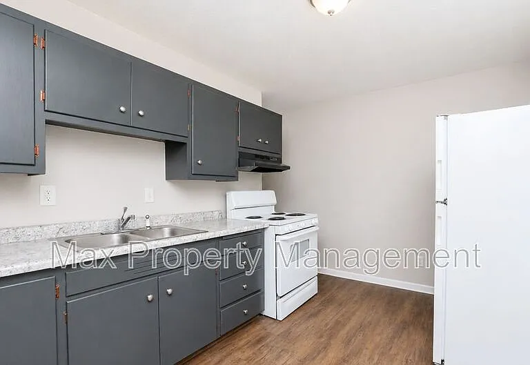 3420 SW 8th St — Photo 4
