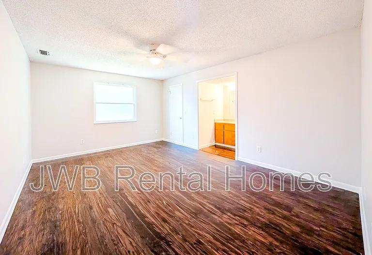 5556 Lofty Pines Cir S — Photo 5