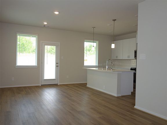 4th image of 701 Sand Dollar Dr