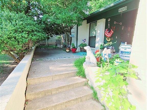 2nd image of 804 N Peniel Ave