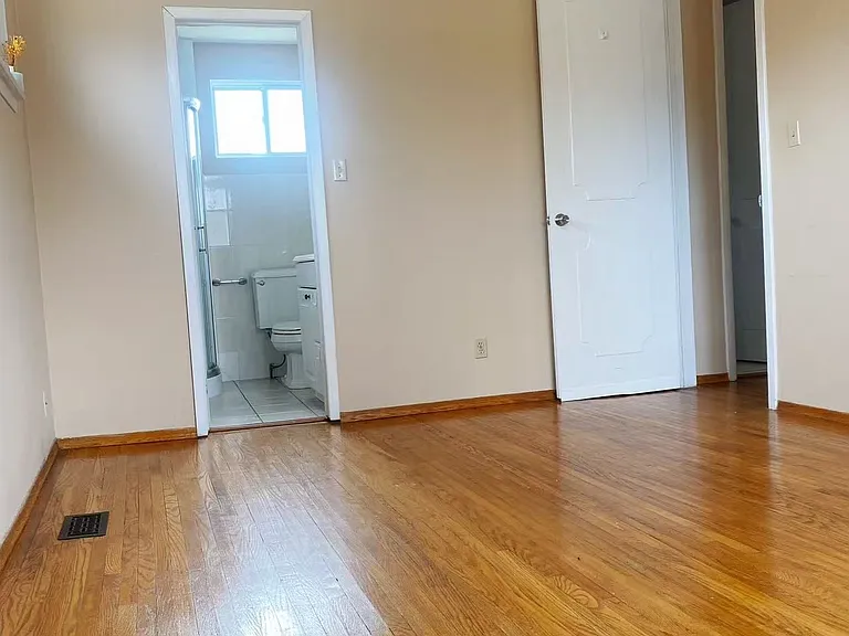 21 Kingslake Rd #1&2 — Photo 11