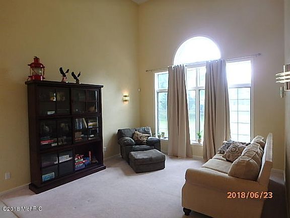 3rd image of 51 Rock Creek Ln