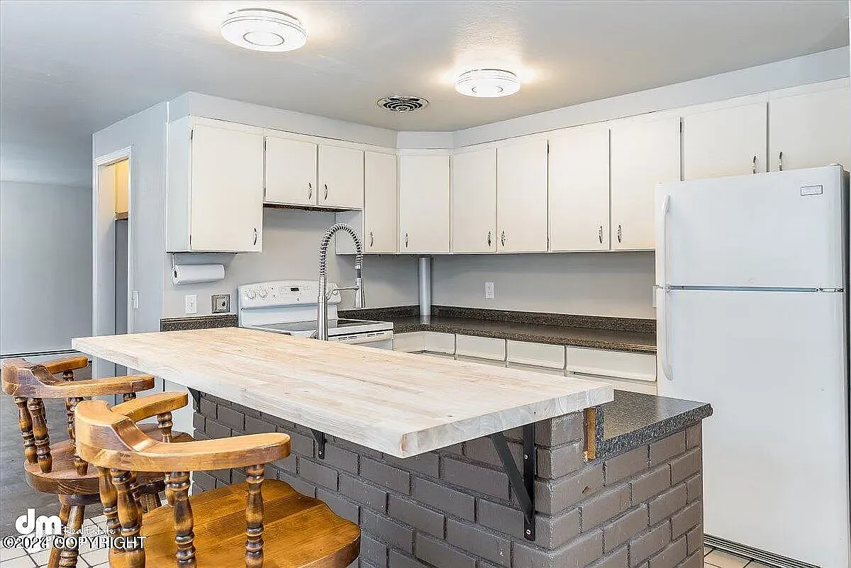 4 bed, 2000 sqft, $3,200 — Photo 4