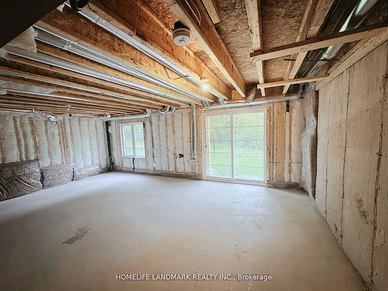 73 West Village Ln — Photo 40