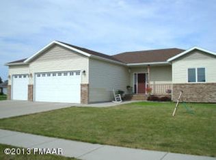 520 11th Ave N, Moorhead, MN 56560