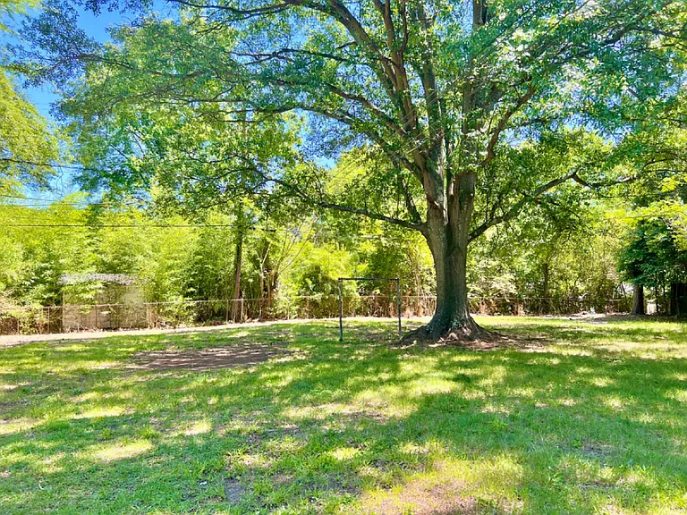 655 Reeves Ct — Photo 15