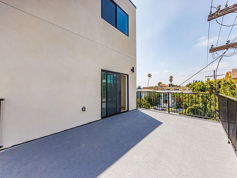 Gorgeous New Townhomes Next To la Cienega Park — Photo 30