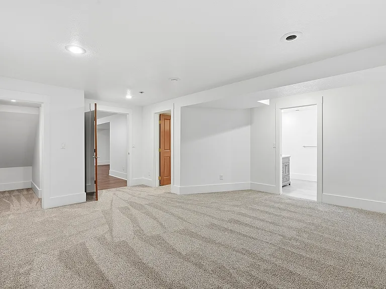 Primary bedroom with 2 closets and ensuite bathroom - basement