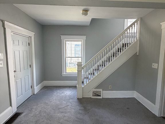3rd image of 9702 Raymond Ave