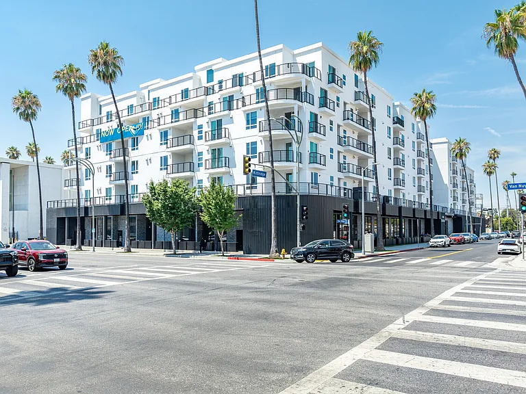 6569-6581 N Van Nuys Blvd W #718 — Photo 75