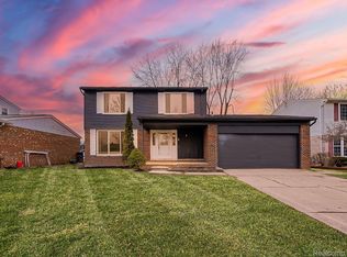 42484 Majestic Ct, Canton, MI 48188