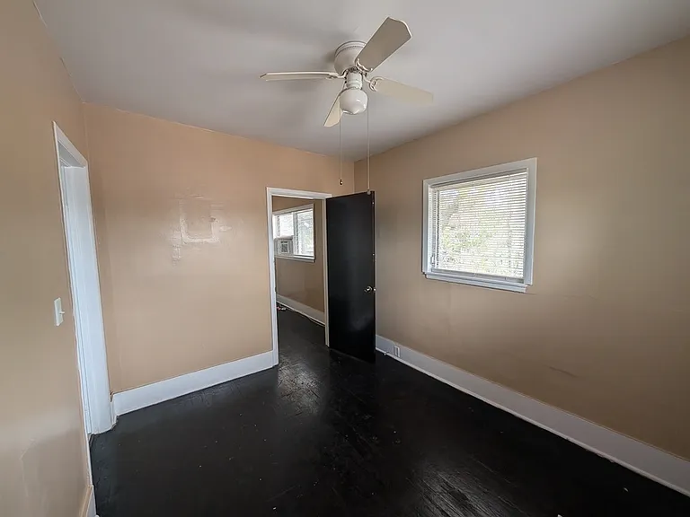 407 Engman St #B — Photo 7