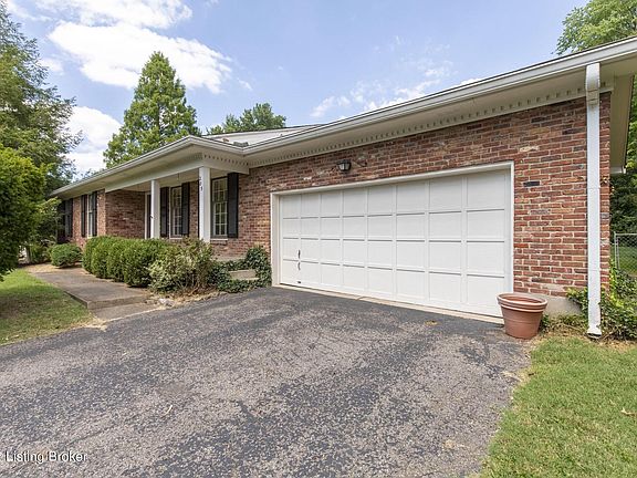 3rd image of 205 Kinnaird Ln