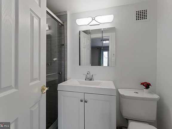 4th image of 4410 Briarwood Ct N