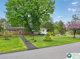 1220 Oakwood Dr, Bethlehem, PA 18017