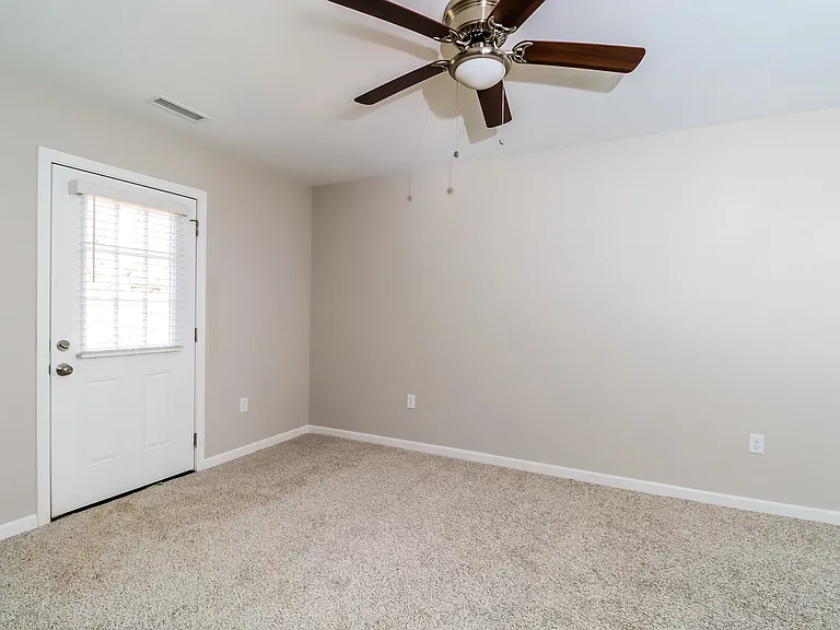 440 Little Sycamore Ln — Photo 5