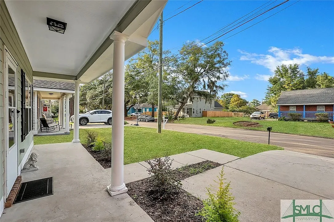 3 bed, 1350 sqft, $2,400 — Photo 3