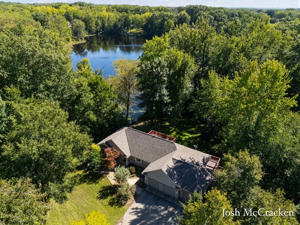 10420 52nd St SE, Lowell, MI 49331