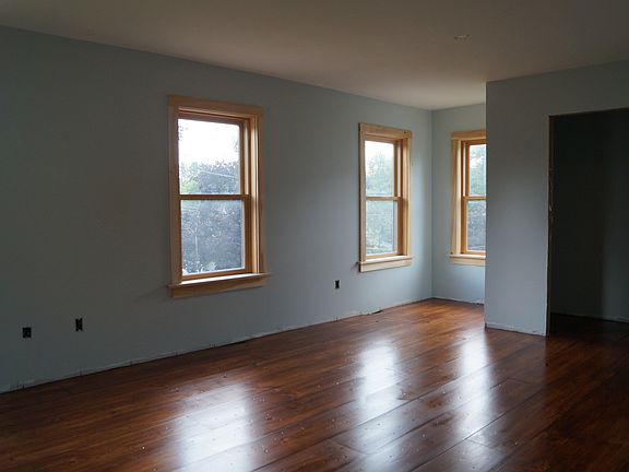 5th image of 303 E Genesee St