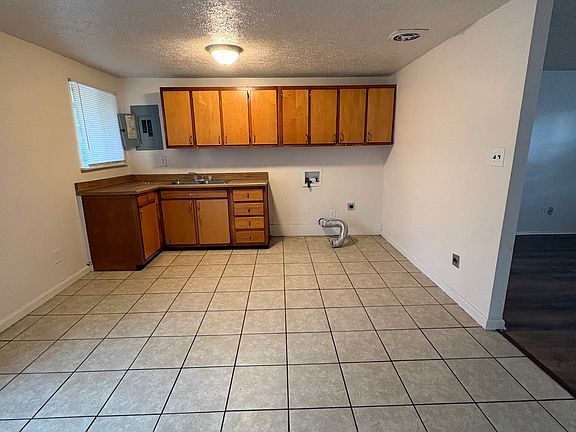 Eat-In Kitchen