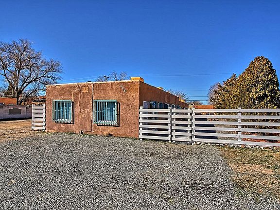 2nd image of 525 Mesilla St SE #1