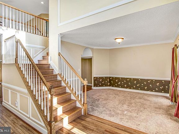 5th image of 1036 Wales Dr
