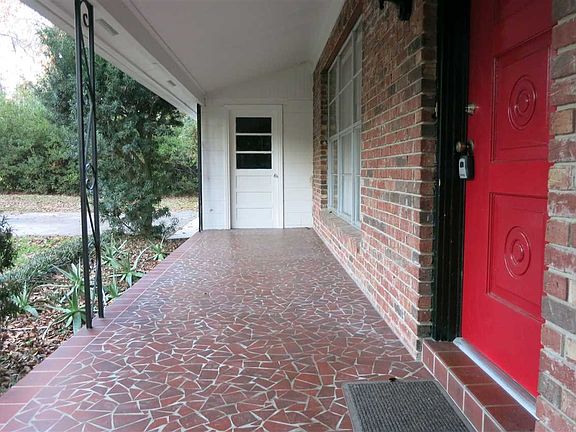 Front Covered Porch / Entry