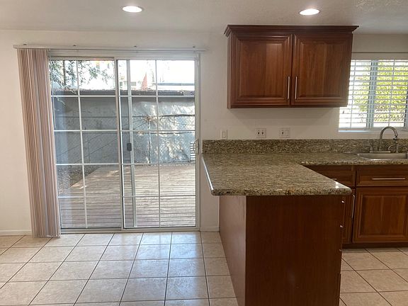 5th image of 341 Newland St