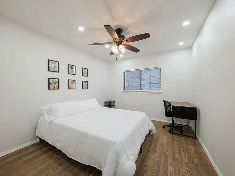 Queen bed with reach in closet