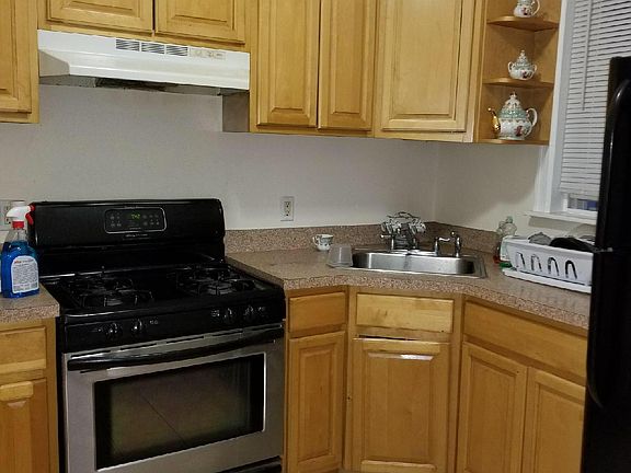 3rd image of 295 Hollywood Ave #1