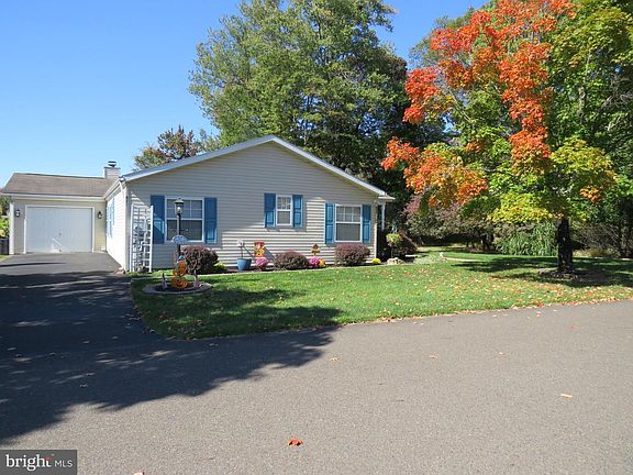 3rd image of 621 Spring Meadow Cir
