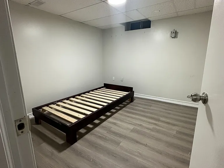 23 Gemshaw Cres #BASEMENT — Photo 5