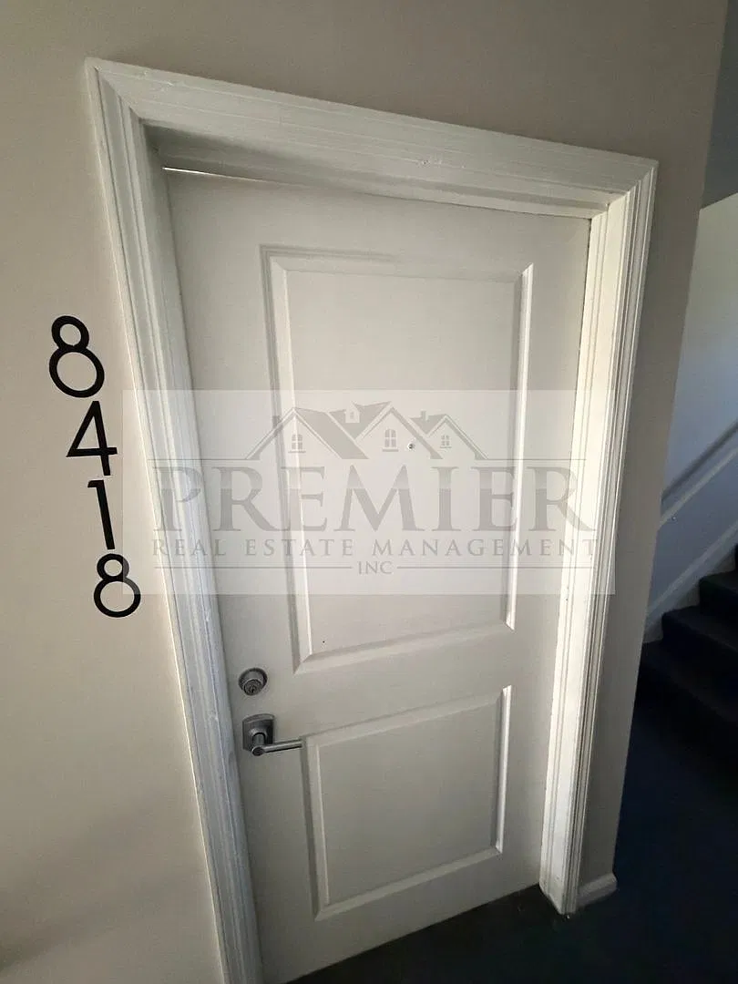 8418 Travis Lane Overland Park KS - Rent 1700 - 3 bed / 1 bath apartment - with open garage space... — Photo 3