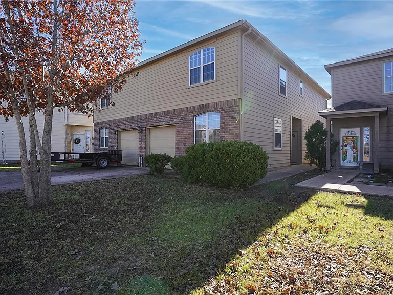 6419 Waldron Dr #B — Photo 2