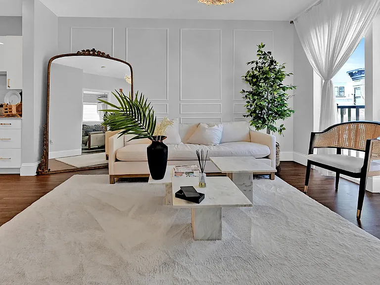 215 Maverick St #302B — Photo 2