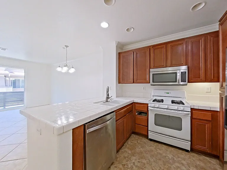 16911 Bixby St #21 — Photo 6