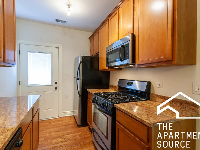 3443 N Lakewood Ave #2 — Photo 13