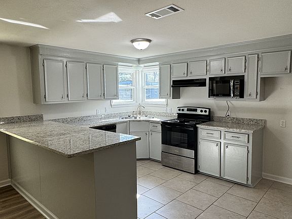 3rd image of 34081 Dorothy Ln