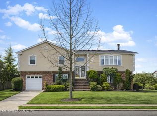 694 Maguire Ave, Staten Island, NY 10309