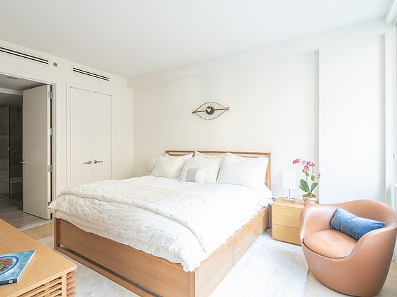 5th image of 337 E 62nd St APT 2B