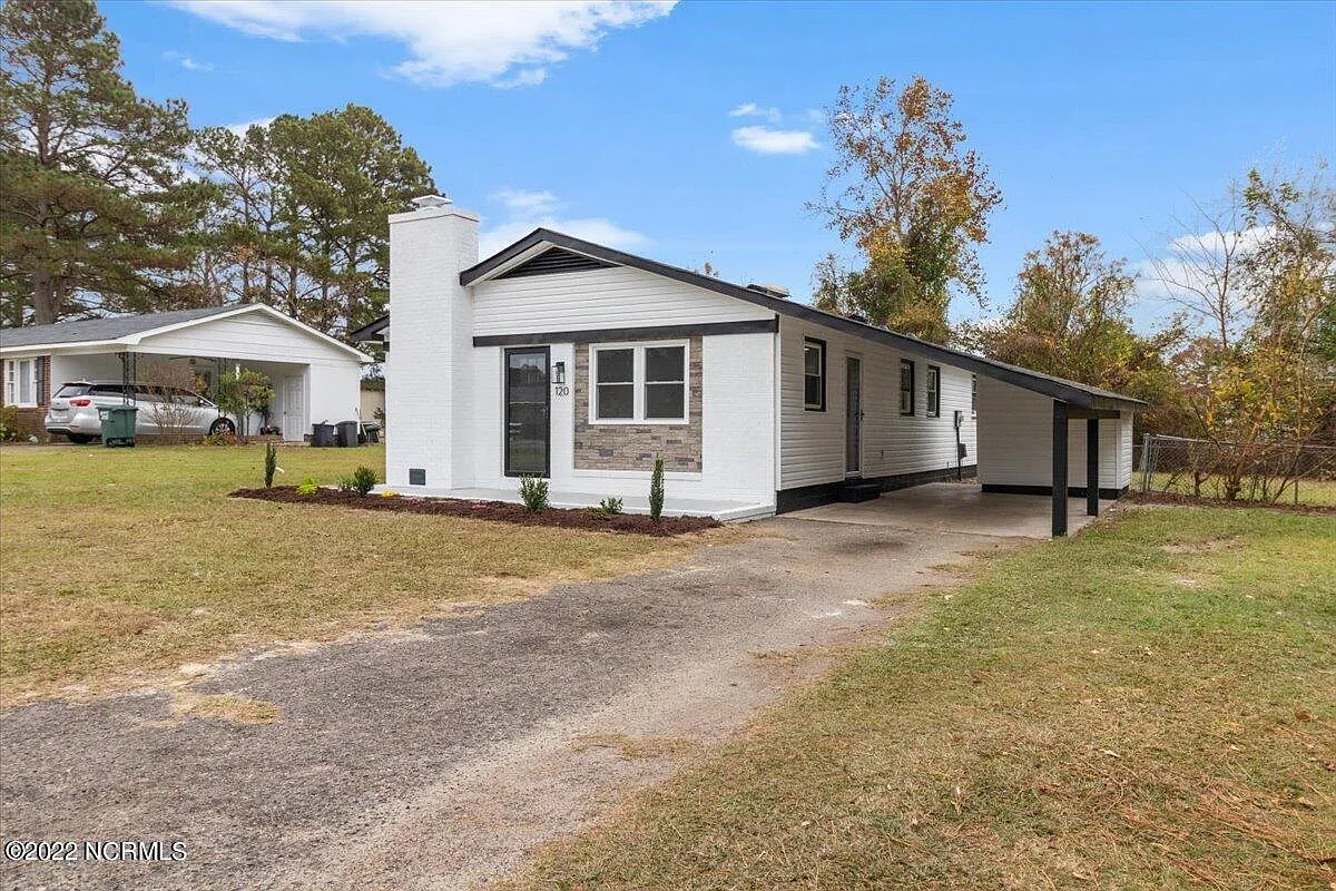 3 bed, 1.0 bath, 1113 sqft, $1,550 — Photo 2