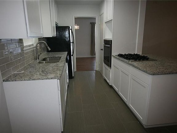5th image of 727 Silverstone Dr