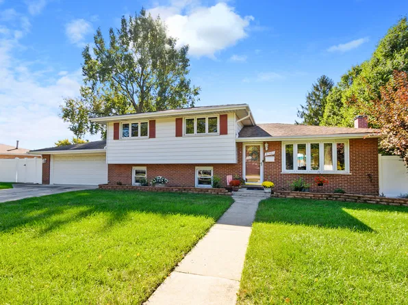 8301 Narragansett Ave, Burbank, IL 60459