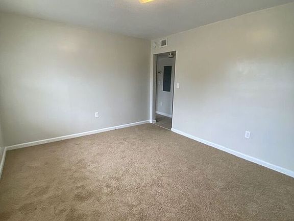 3rd image of 1103 Hampton Ave #D