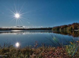 86 N Shore Rd, Gouldsboro, PA 18424