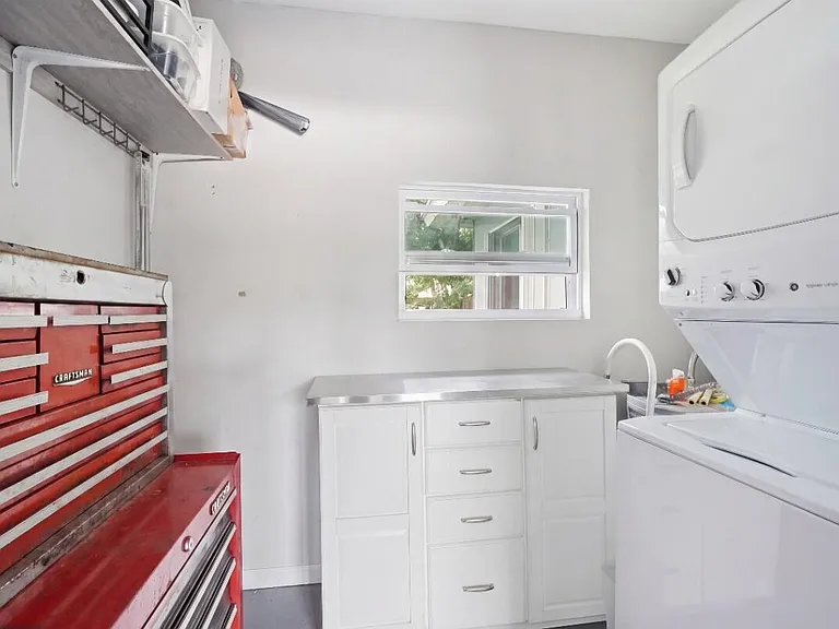 712 NE 10th Ave — Photo 15