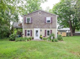 40 Robert Ave, Warwick, RI 02818